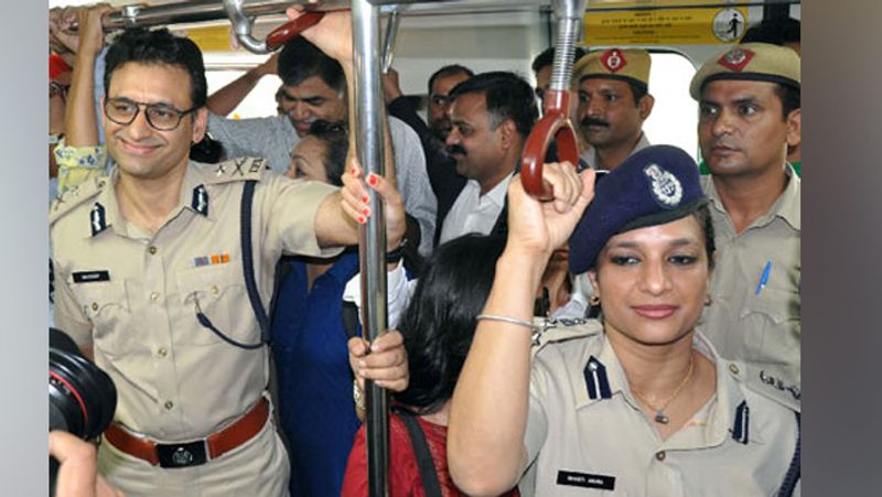 लॉ एंड ऑर्डर के मामले में भी भारती अरोड़ा काफी सख्त हैं। वे कई बार मेट्रो की सवारी करते देखी गईं। ताकि लोगों की समस्याओं का पता चले।