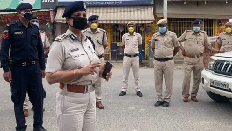 कभी हरियाणा के मौजूदा गृहमंत्री अनिल विज के आंखों में खटकने वालीं भारती अरोड़ा अब उनकी गुडलिस्ट में शामिल हैं। अनिल विज SIT की कार्रवाई से संतुष्ट हैं। वे दावा करते हैं कि कबूतरबाजी के धंधे का पूरी तरह से खत्म कर दिया जाएगा।