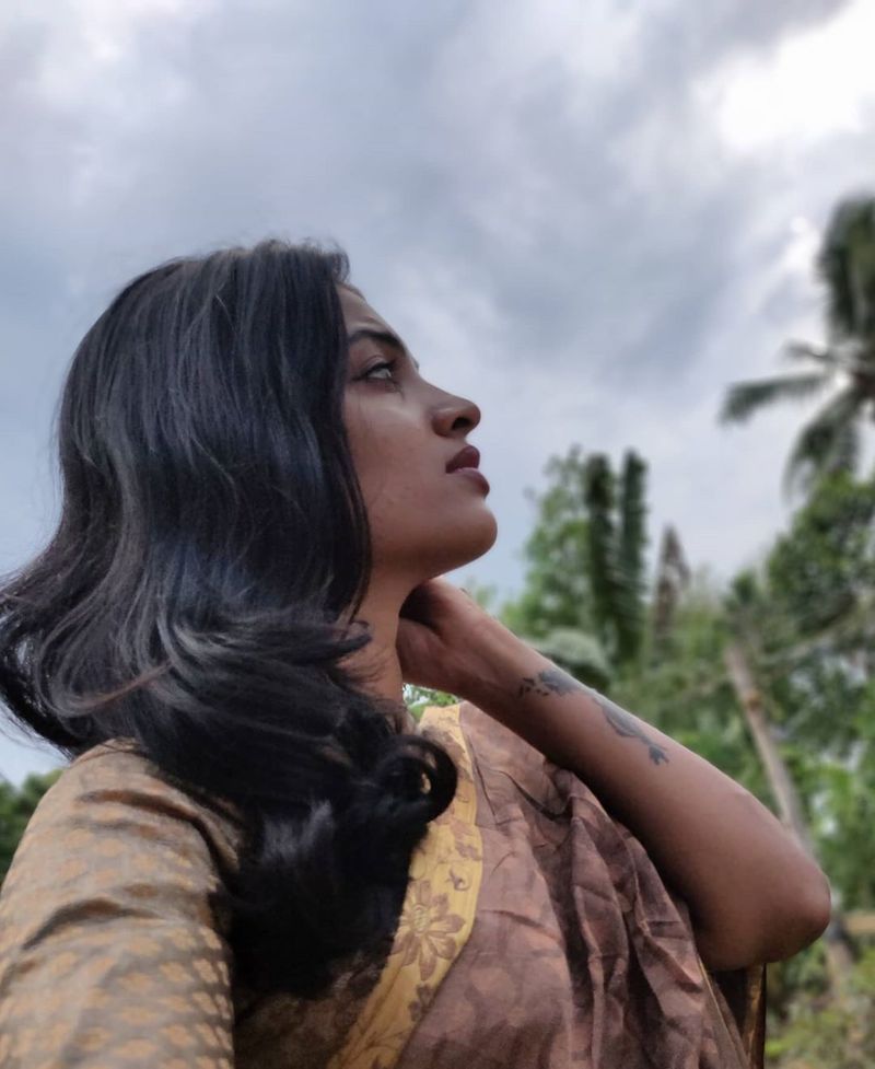 இந்த வீடியோ இவரை பட்டி தொட்டி எங்கும் கொண்டு சேர்த்து. பலர் இவர் ஐஸ்வர்யா ராய் போலவே இருப்பதாக தெரிவித்து, இன்னொரு ஐஸ்வர்யா ராய் கிடைத்து விட்டார் என தெரிவித்திருந்தனர்.