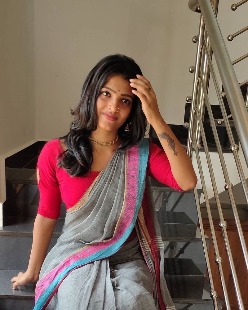 தற்போது மலையாள திரையுலகத்தில் ஹீரோயினாக இவர் நடிக்க கமிட் ஆகி இருந்தாலும் விரைவில் தமிழ் படங்களிலும் இவரை பார்க்க வாய்ப்புகள் உள்ளதாகவே கருதப்படுகிறது.