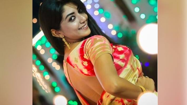 Devlina Kumar beats Jacqueline Fernandez in the new version of Genda Phool ADB Devlina Kumar beats Jacqueline Fernandez in the new version of Genda Phool ADB