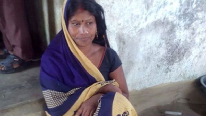 यह मामला भी छत्तीसगढ़ के बलरामपुर का है। यह मामला पुराना है। इस महिला ने शराब नहीं छोड़ने पर पति को मार डाला था। घटना के वक्त उसके दो मासूम बच्चे मौजूद थे। मामला बलरामपुर जिले के ही थाना रेहरा बाजार के ग्राम बैरिया सुर्जनपुर का है। उदय भान की उसकी पत्नी सरस्वती ने हत्या कर दी थी। महिला ने बताया था कि पति आये दिन उसके साथ मारपीट करता था। शराब की लत नहीं छोड़ रहा था। इसके बाद गुस्से में आकर उसने पति पर धारदार हथियार से ताबड़तोड़ वार कर दिए।