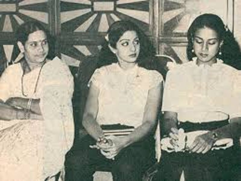 அப்படியிருக்க ஸ்ரீதேவி மறைந்த பிறகு சென்னையில் நடைபெற்ற இரங்கல் கூட்டத்தில் அவரது தங்கை ஸ்ரீலதா பங்கேற்காதது ஏன்? என்ற கேள்விக்கு இதுவரை விடை கிடைக்கவில்லை. 