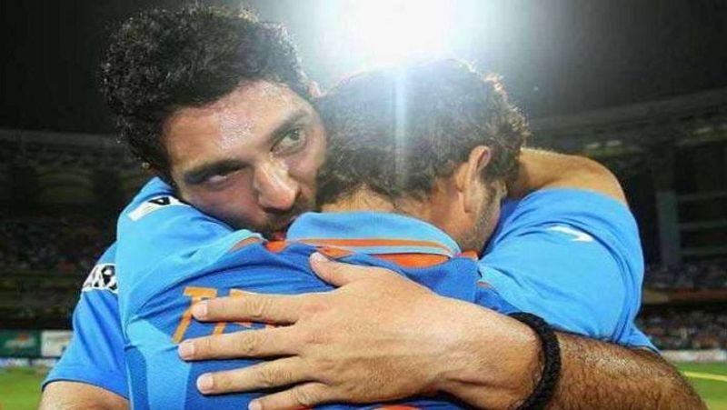 पहली मुलाकात को किया याद
युवराज सिंह ने सचिन तेंदुलकर के साथ अपनी पहली मुलाकात को याद करते हुए कहा कि जब उन्होंने सचिन तेंदुलकर से हाथ मिलाया तो उन्हें लगा कि मानो वे भगवान से हाथ मिला रहे हों। युवराज सिंह ने कहा कि सचिन तेंदुलकर दुनिया के सबसे प्रतिभाशाली खिलाड़ियों में से एक हैं।