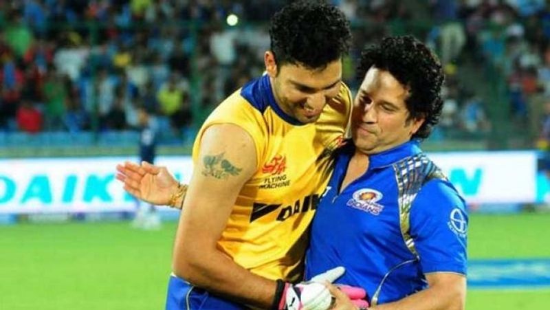ट्वीट के जवाब में कही ये बातें
युवराज सिंह ने सचिन तेंदुलकर के एक ट्वीट के जवाब में ये बातें कही, जो उन्होंने युवराज के रिटायरमेंट के एक साल पूरा होने पर उनकी प्रशंसा करते हुए की थी।
