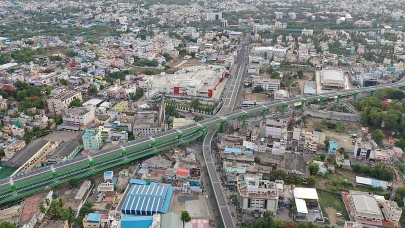 சேலம் ஏ.வி.ஆர். ரவுண்டானா முதல் அஸ்தம்பட்டி ராமகிருஷ்ணா சாலை சந்திப்பு வரையிலும், குரங்குச்சாவடியில் இருந்து 5 ரோடு, புதிய பேருந்து நிலையம் வழியாக 4 ரோடு அண்ணா பூங்கா வரையிலும் ரூ.441 கோடி மதிப்பீட்டில் உயர்மட்ட ஈரடுக்கு மேம்பாலம் கட்டுவதற்கு திட்ட மதிப்பீடு செய்யப்பட்டது.