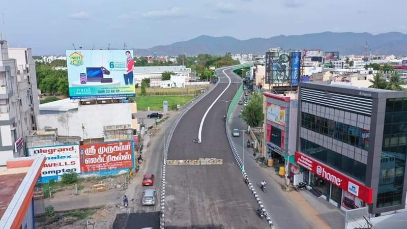 இதனைத்தொடர்ந்து 2-ம் கட்டமாக குரங்குச்சாவடி முதல் புதிய பேருந்து நிலையம் வழியாக 4 ரோடு அண்ணா பூங்கா வரையில் 5 கிலோ மீட்டர் தூரம் ஈரடுக்கு மேம்பாலம் கட்டும் பணிகள் முழுவீச்சில் நடைபெற்று தற்போது முடிவடைந்துள்ளன. இந்த மேம்பாலமானது 4 வழிப்பாலமாக அமைந்துள்ளது.