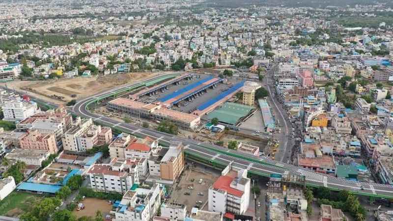 இந்த உயர்மட்ட பாலங்கள் திறப்பு விழாவில் மாவட்ட ஆட்சியர் ராமன் மற்றும் எம்.எல்.ஏ.க்கள், உள்ளாட்சி அமைப்புகளின் பிரதிநிதிகள் உள்ளிட்டோர் கலந்து கொண்டனர். 
