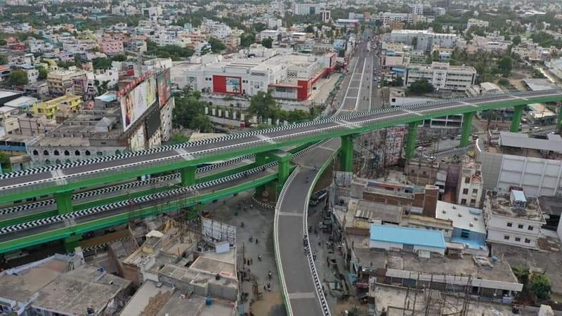 தமிழகத்தில் வேறு எந்த மாவட்டத்திலும் இல்லாத வகையில் சேலத்தில் தான் மிக நீளமான ஈரடுக்கு மேம்பாலம் அமைக்கப்பட்டுள்ளது குறிப்பிடத்தக்கது.