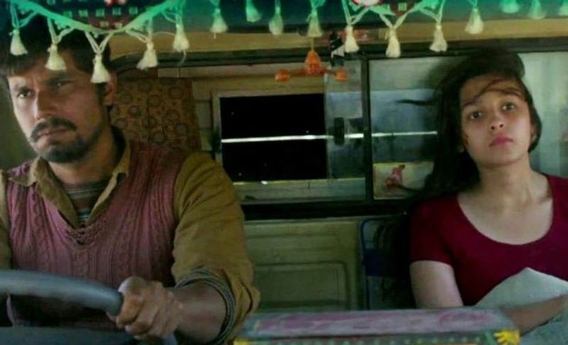 'ಹೈವೇ ಸಮಯದಲ್ಲಿ ನಾವು ಅಲೆಮಾರಿಗಳಂತೆ ಚಿತ್ರೀಕರಣ ಮಾಡುತ್ತಿದ್ದೆವು. ನಾವು ಟ್ರಕ್ನಲ್ಲಿ ರಸ್ತೆ ಮೇಲೆ ಇರುತ್ತಿದ್ದೆವು. ಮತ್ತು ನಾವು ಉತ್ತಮ ಲೊಕೇಷನ್ ನೋಡಿದಾಗ ಆ ಸ್ಥಳದಲ್ಲಿನಿಲ್ಲಿಸಿ,ಬೆಳಕು ಉತ್ತಮವಾಗಿದ್ದರೆ ಶೂಟ್ ಮಾಡುತ್ತಿದ್ದೆವು' ಎಂದು ಹೇಳಿದ್ದಾರೆ ಉಡ್ತಾ ಪಂಜಾಬ್ ನಟಿ.