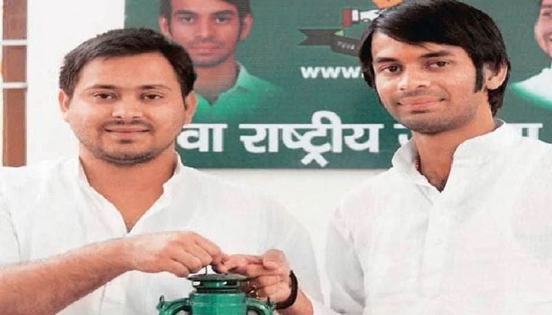 उधर, आरजेडी ने इस तरह के पोस्टर पर नाराजगी जताई है। पार्टी प्रवक्ता मृत्युंजय तिवारी ने कहा कि लालू ने बिहार और गरीबों-पिछड़ों के लिए क्या किया है यह लोगों को बताने की जरूरत नहीं है। असल में पोस्टर के जरिए लालू परिवार पर आरोप लगाने वालों ने ही बिहार का बंटाधार किया है। 