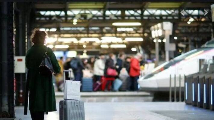 VJ Divya Shared her theft experience in paris railway station VJ Divya Shared her theft experience in paris railway station