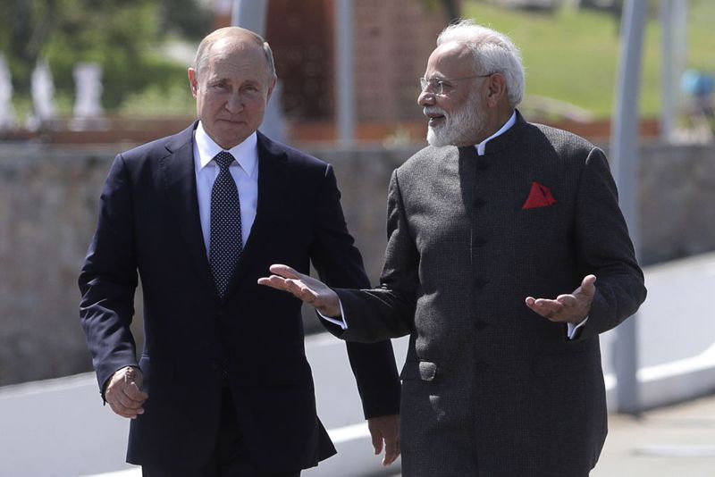 रूस के फेडरेशन काउंसिल इंटरनेशनल अफेयर की कमेटी के चीफ और सांसद कॉन्सटैनटिन कोसाचेव ने कहा, हम अमेरिका द्वारा जी-7 को लेकर दिए प्रस्ताव को लेकर बिल्कुल भी उत्सुक नहीं हैं। वह चीन को टारगेट करने के लिए बनाए गए किसी भी गुट का हिस्सा नहीं बनना चाहता। 