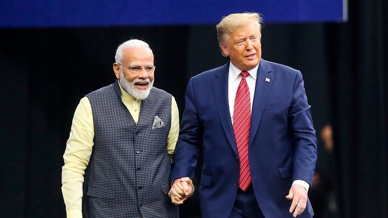 इससे पहले अमेरिकी राष्ट्रपति ने चीन पर निशाना साधते हुए जी 7 का विस्तार कर भारत और रूस को इसमें शामिल करने का प्रस्ताव रखा था। इसके अलावा भारत के प्रधानमंत्री नरेंद्र मोदी ने ट्रम्प से हुई बातचीत में कहा था कि कोरोना महामारी के बाद नई वैश्विक व्यवस्था में फोरम का विस्तार करना जरूरी है।
