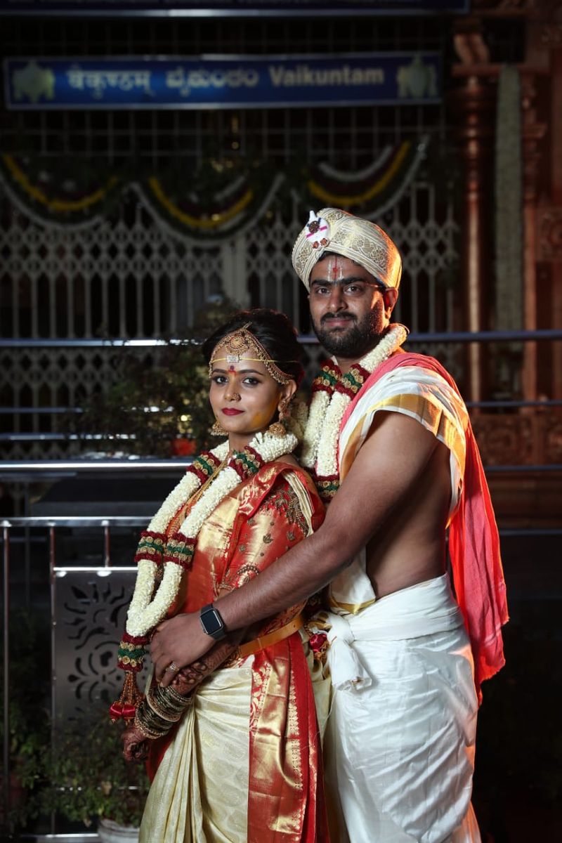 ರಾತ್ರಿ 2.30-3 ಗಂಟೆ ಬ್ರಾಹ್ಮಿ ಮುಹೂರ್ತದಲ್ಲಿ ಹಸೆಮಣೆ ಏರಿದ್ದಾರೆ.