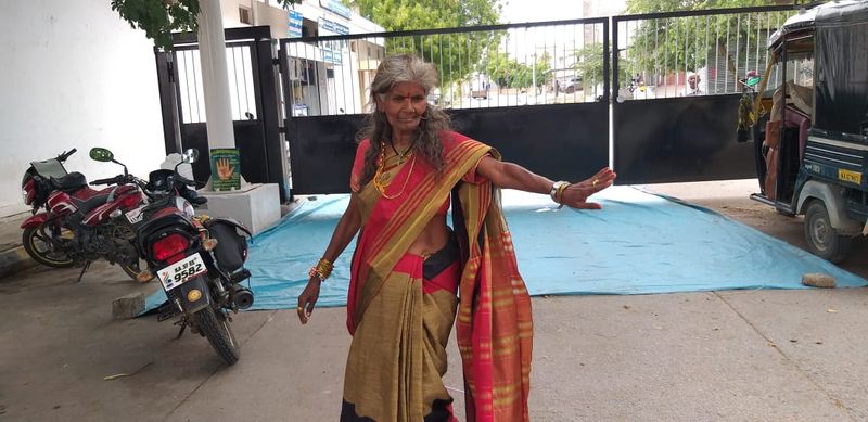 ಕಳೆದ ನಾಲ್ಕು ತಿಂಗಳಿನಿಂದ ನೃತ್ಯ ಮಾಡುತ್ತ ಊರೂರು ತಿರುಗಾಡುವ ಗಂಗಮ್ಮ ತನಗೆ ಟಿವಿ ಮತ್ತು ಸಿನಿಮಾದಲ್ಲಿ ನಟಿಸುವ ಆಸೆ ಇದೆ ಎಂದು ಹೇಳಿದ್ದಾಳೆ.