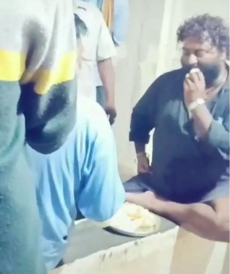 ಅದಾದ ನಂತರ ಮಂಡ್ಯಕ್ಕೆ ಹೋಗಿದ್ದ ವೆಂಕಟ್ ಜ್ಯೂಸ್ ಕುಡಿದು ಹಣ ನೀಡದೆ ಅಂಗಡಿ ಮಾಲೀಕರ ಮೇಲೆ ಹಲ್ಲೆ ಮಾಡಿದ್ದಾರೆ.