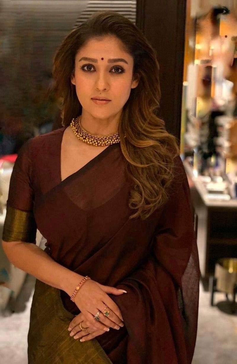 35 வயதிலும் நயன்தாராவை கண்டு ரசிகர்கள் சொக்கிப் போக காரணம் அவருடைய கட்டுக்கோப்பான உடல் அழகும், பளபளக்கும் மேனியும் தான். நயனுக்கு மட்டுமல்ல எல்லா நடிகைகளுக்கும் மூலதனமே அவர்களுடைய அழகு தான். அதை பராமரிக்க நிறைய மேனக்கெடுவார்கள்.