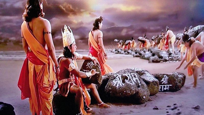 सुनील बताते हैं कि शूट के दौरान एक कैमरे को ऐसे फिट गया गया था कि यह डेढ़ फीट का मिनिएचर भी बहुत बड़ा दिखने लगा था। एक दूसरा कैमरा था, जिसकी मदद से एक प्लेट में पानी डालकर उसे समुद्र जैसा दिखाया गया। तीसरे कैमरा के सहारे से 'राम-लक्ष्मण' और उनकी सेना को नीले वर्चुअल पर्दे के आगे चलते हुए शूट किया गया था। चौथे कैमरे का योगदान सबसे बड़ा था। यह कैमरा पत्थरों पर फोकस था।