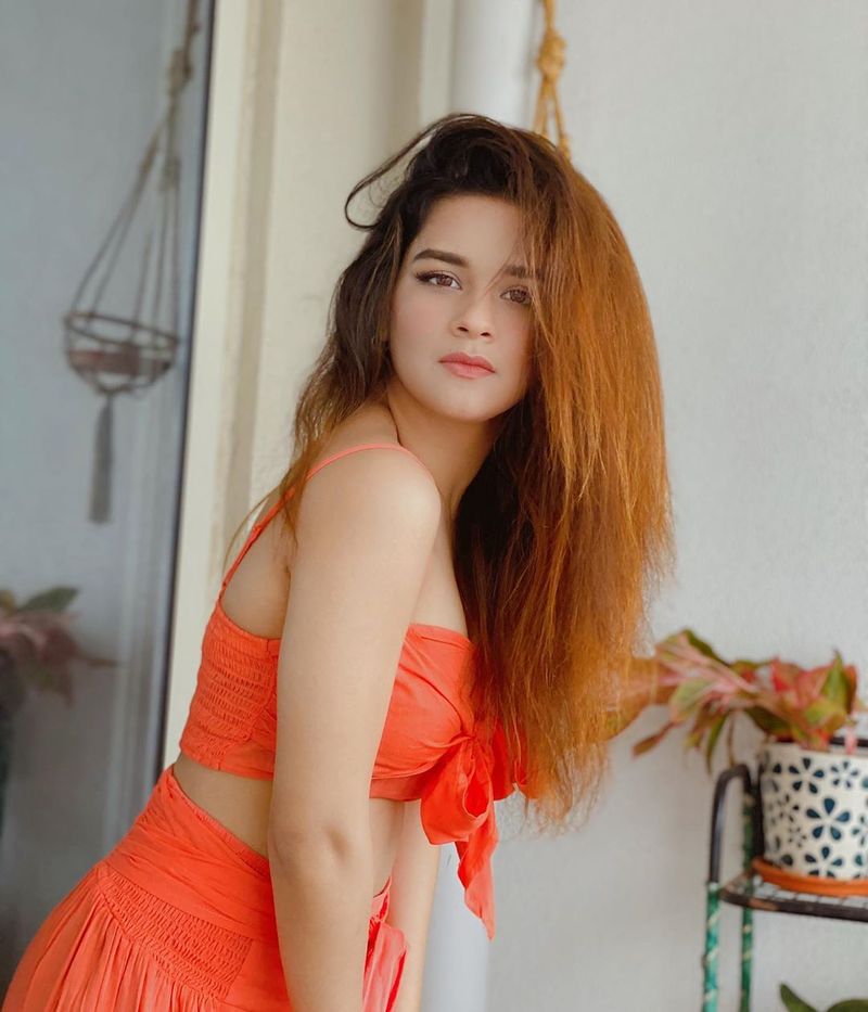 Actress Avneet kaur hot and cute photos
