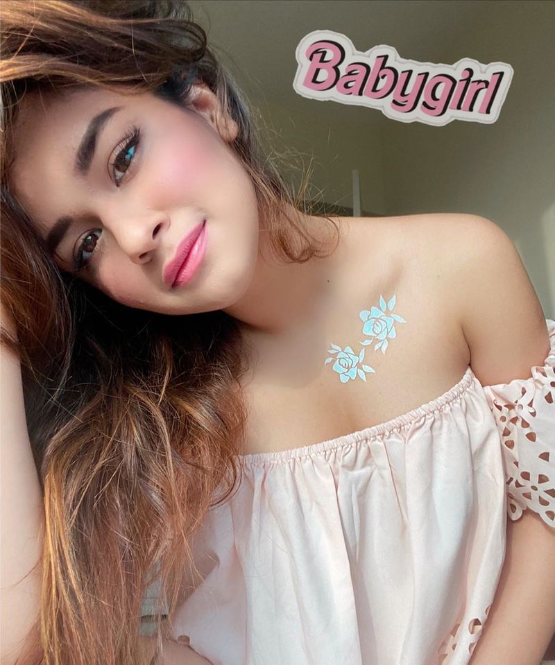 Actress Avneet kaur hot and cute photos