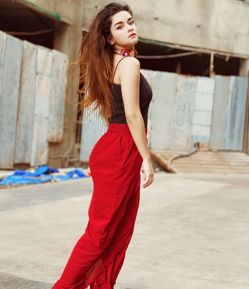 Actress Avneet kaur hot and cute photos