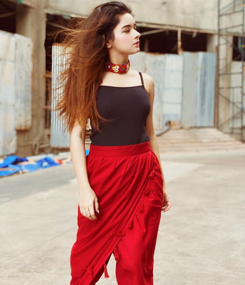 Actress Avneet kaur hot and cute photos