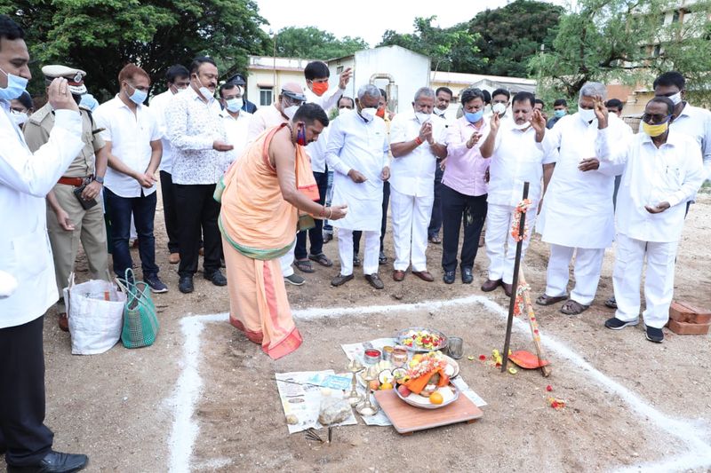 ಮುಖ್ಯಮಂತ್ರಿಗಳ ಸೂಚನೆ ಮೇರೆಗೆ ರಾಜ್ಯದಲ್ಲಿರುವ 42 ಸಾವಿರ ಆಶಾ ಕಾರ್ಯಕರ್ತೆಯರಿಗೆ ತಲಾ 3 ಸಾವಿರ ರೂ.ಯನ್ನು ತರಲಾಗುತ್ತಿದೆ. ಇದಕ್ಕೆ ಬೇಕಾಗುವ 12.7 ಕೋಟಿ ರೂ.ಯನ್ನು ಸಹಕಾರ ಇಲಾಖೆಯಿಂದಲೇ ಭರಿಸಲಾಗುತ್ತಿದೆ.