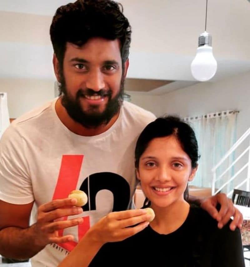 ಇಬ್ಬರು ಬಹಳ ವರ್ಷಗಳಿಂದ ಪ್ರೀತಿಸುತ್ತಿದ್ದು ತಮ್ಮ ನೆಚ್ಚಿನ ಫೋಟೋವೊಂದನ್ನು ಶೇರ್ ಮಾಡಿಕೊಂಡಿದ್ದಾರೆ.