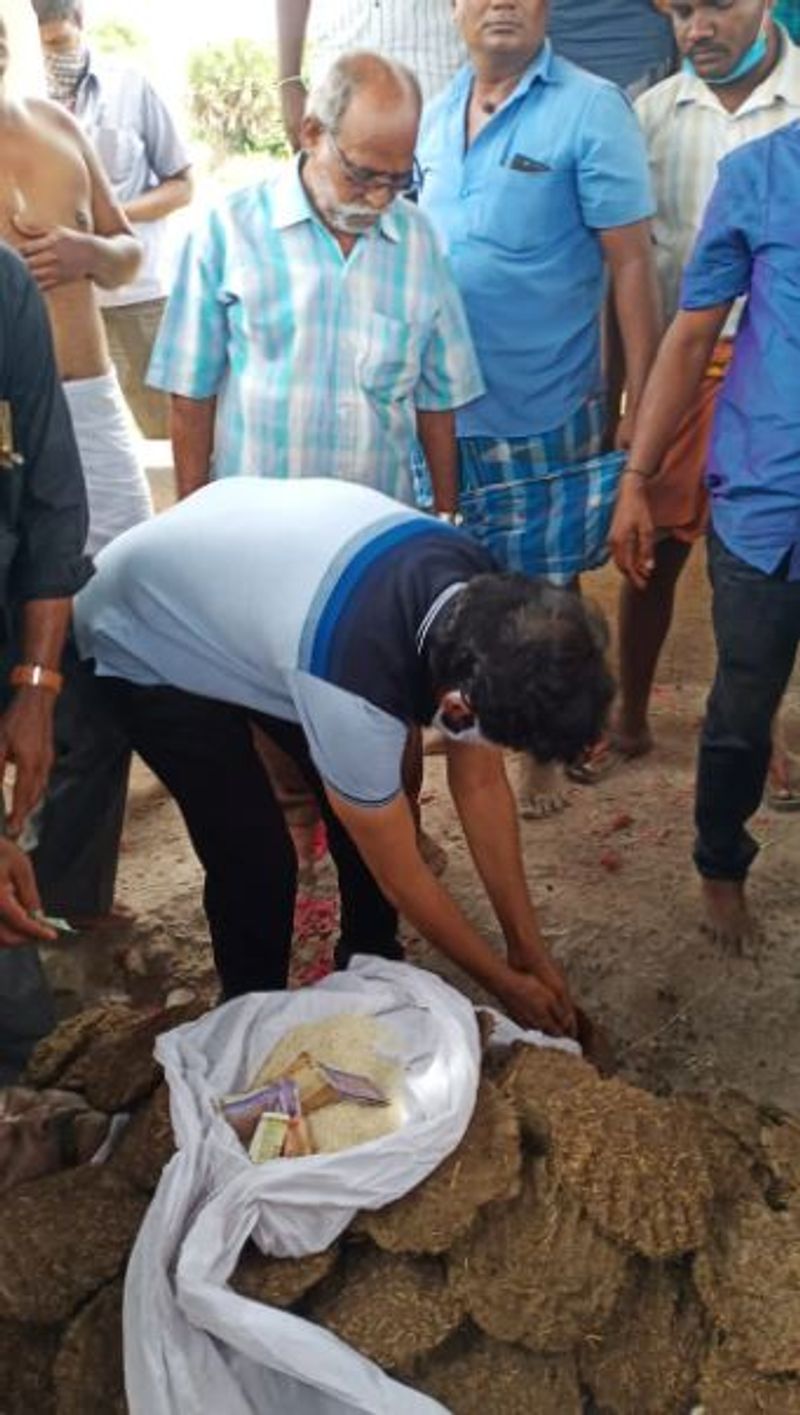 துக்க வீட்டிற்கு சென்று பெயருக்கு மாலை போட்டுவிட்டு, திரும்பாமல் சுடுகாடு வரை சென்று இறுதிச்சடங்குகள் அனைத்தையும் முடித்துவிட்டு வீடு திரும்பியுள்ளார். 