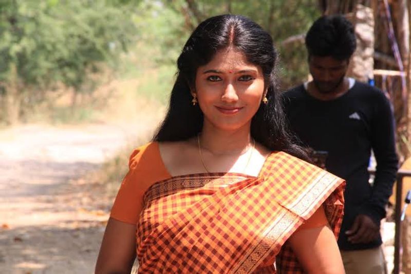 பிக் பாஸ் முன்னாடி அவங்க ஒரு போராளின்னு அறிமுப்படுத்தினார்கள் ஜல்லிக்கட்டு போராட்டத்தில் ஈடுபட்டு முழு மூச்சோட வேலை செய்தாங்கள் என்று பலபேரு சொன்னார்கள் 