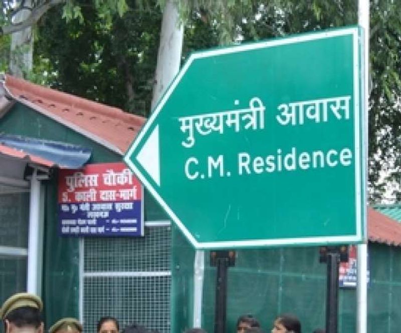 इस धमकी भरे मैसेज के बाद मुख्यमंत्री आवास की सुरक्षा बढ़ा दी गई है। डॉग स्क्वाड ने चेकिंग की है और मुख्यमंत्री आवास के अगल-बगल के वीआईपी इलाके में भी सघन चेकिंग शुरू हो गई है। बीते दिनों महाराष्ट्र के मुंबई और पुणे से दो युवकों को मुख्यमंत्री को धमकी भेजने के मामले में गिरफ्तार भी किया गया था।
