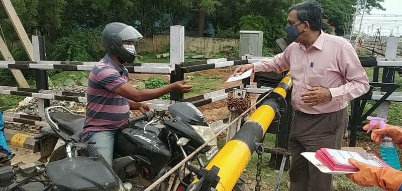 Railways officials go all-out to reach people on International Level Crossing Awareness Day