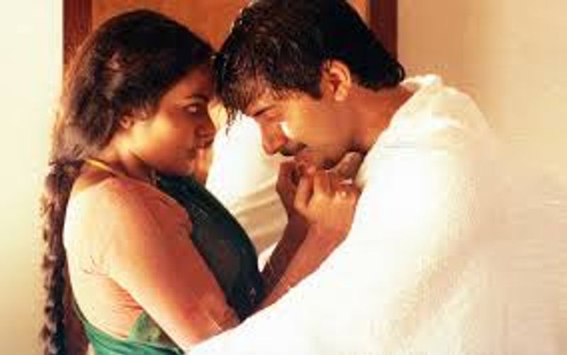 இந்த படத்தில், அக்காவை பெண் பார்க்க செல்லும் அரவிந்த் சாமி தங்கை மதுபாலாவை திருமணம் செய்து கொள்வார். மது பாலா கதாபாத்திரத்தில் நடிக்கும் வாய்ப்பு முதலில், பிரபல பழம் பெரும் நடிகையின் மகள் ஐஸ்வர்யாவிற்கு தான் சென்றுள்ளது.