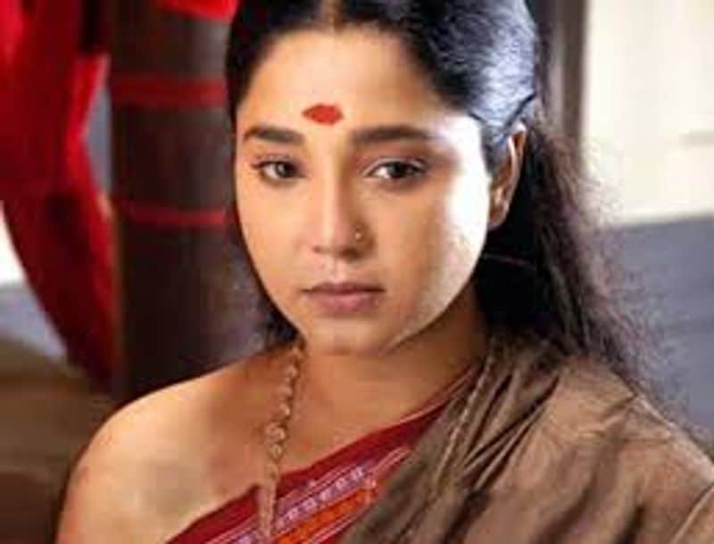 பிறகு தான் இந்த படத்தின் வாய்ப்பு, நடிகை மது பாலாவுக்கு செல்ல அவர் நடித்து இந்த படம் மிகப்பெரிய வெற்றி பெற்றது.