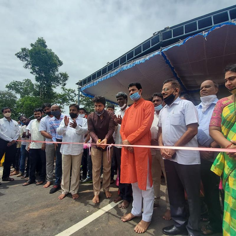 ಕುಲಶೇಖರ- ಕಾರ್ಕಳ ಹೆದ್ದಾರಿ ಅಗಲವನ್ನು 35 ಮೀ.ಗೆ ಸೀಮಿತಗೊಳಿಸಬೇಕೆಂದು ಮಾಜಿ ಸಚಿವರು ಪಟ್ಟು ಹಿಡಿದಿದ್ದರು, ಆದರೆ ಕೇಂದ್ರ ಸರಕಾರ 45 ಮೀ. ಅಗಲ ಮಾಡಬೇಕು ಎಂದು ಸೂಚಿಸಿತ್ತು. ಇದರಿಂದಾಗಿ ಹೆದ್ದಾರಿ ಅಗಲೀಕರಣ ಕಾಮಗಾರಿ ಪ್ರಾರಂಭ ವಿಳಂಬವಾಗಿತ್ತು. ಇದೀಗ 20 ಗ್ರಾಮಗಳ ಪೈಕಿ 18 ಗ್ರಾಮಗಳ 3ಡಿ ಸರ್ವೇ ಸಂಪೂರ್ಣವಾಗಿದೆ. 45 ಮೀ.ಅಗಲೀಕರಣಗೊಳ್ಳಲಿದ್ದು, ಆರು ತಿಂಗಳಲ್ಲಿ ಟೆಂಡರ್ ಕರೆಯಲಾಗುತ್ತದೆ ಎಂದವರು ತಿಳಿಸಿದರು.