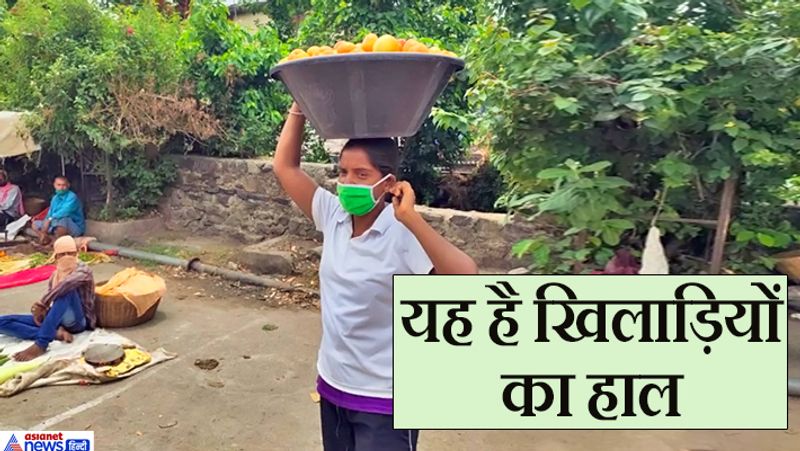 आर्थिक परेशानियों से जूझने के बावजूद गीता अपने खेल पर बराबर ध्यान दे रही हैं। वे नियमित अभ्यास करती हैं। गीता अपने परिवार में सबसे छोटी हैं। उनकी दो बहनों की शादी हो चुकी है। गीता ने 10 किलोमीटर क्रॉस कंट्री में भी कई मेडल जीते हैं। गीता पुलिस में जाकर समाज की सेवा करना चाहती हैं। आगे पढ़िए गीता की ही कहानी..
