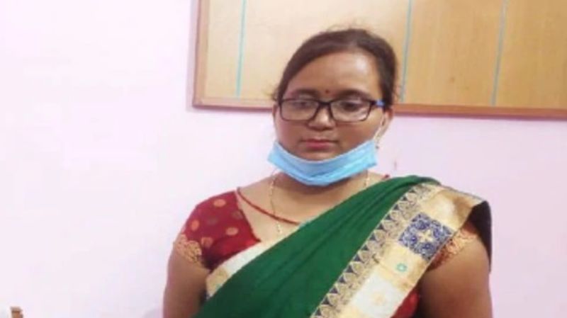 अनामिका ने कहा था कि ये गलत हो रहा है मेरे साथ। उन्होंने कहा कि इसमें शिक्षा विभाग के लोग ही शामिल हैं। उन्होंने कहा कि हर इंसान अपने मां-पिता का नाम रोशन करने के लिए पढ़ता है। सरकार से निवेदन है कि वो मेरे दस्तावेजों के साथ छेड़छाड़ कर इतना बड़ा फर्जीवाड़ा करने वाले लोगों को चिन्हित करे उनके खिलाफ कारवाई करे ।
