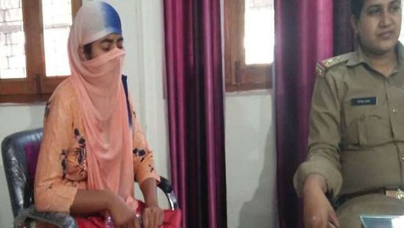 फर्जी नौकरी के मामले में अनामिका शुक्ला की तहरीर पर शहर कोतवाली पुलिस ने केस दर्ज कर लिया है और विधिक कार्रवाई में जुट गई है। अपर पुलिस अधीक्षक महेंद्र कुमार के अनुसार केस दर्ज कर लिया गया है, जांच की जा रही है।
