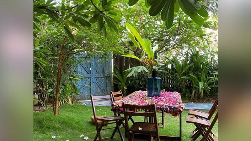 ग्राउंड फ्लोर पर लिविंग एरिया, डाइनिंग एरिया, किचन, होम थिएटर हैं। उनके घर के बाहर का गार्डन एरिया भी बेहद खूबसूरत है। 