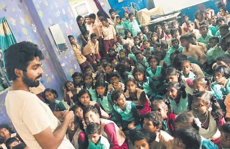 சமீப காலமாக, பல சமூக பிரச்சனைகளுக்கும் குரல் கொடுத்து வருகிறார். மேலும் பல்வேறு விழிப்புணர்வு நிகழ்ச்சிகளிலும் கலந்து கொண்டு மாணவ மாணவிகளுக்கு ஊக்கம் கொடுத்து வருகிறார். இவரின் பிறந்தநாளுக்கு தற்போது சமூக வலைத்தளத்தில் வாழ்த்துக்கள் குறித்து வருகிறது.