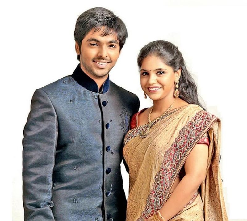 முன்னணி இசையமைப்பாளராகவும், பிரபல நடிகராகவும் வலம் வருபவர் ஜி.வி.பிரகாஷ் குமார். பள்ளியில் படிக்கும் போதே நண்பர்களாக பழகி வந்த ஜி.வி.பிரகாஷ், சைந்தவி இடையே காதல் மலர்ந்தது. இதையடுத்து 2013ம் ஆண்டு இருவீட்டார் சம்மதத்துடன் திருமணம் நடைபெற்றது. 