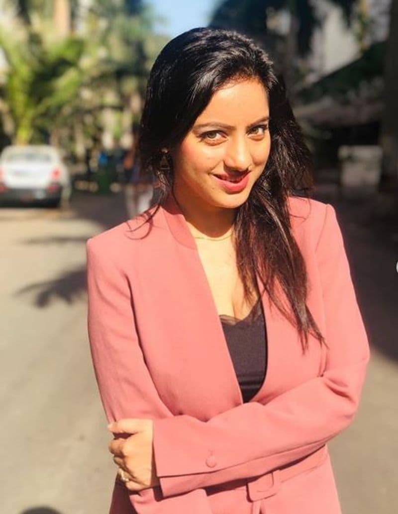 ನಿಯಮದಂತೆ ನಾವೆಲ್ಲರೂ ಈಗ ಕೋವಿಡ್ ಟೆಸ್ಟ್ ಮಾಡಿಸಿಕೊಳ್ಳಬೇಕು, ಸಹಾಯ ಮಾಡಿ ಎಂದು ಕೇಳಿ ಕೊಂಡಿದ್ದಾರೆ ನಟಿ.