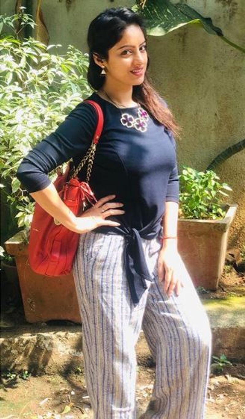ಮನೆಯಿಂದ ಹೊರಗೆ ಹೋಗದ ತಾಯಿಗೆ ಪಾಸಿಟಿವ್ ಬಂದಿದೆ.