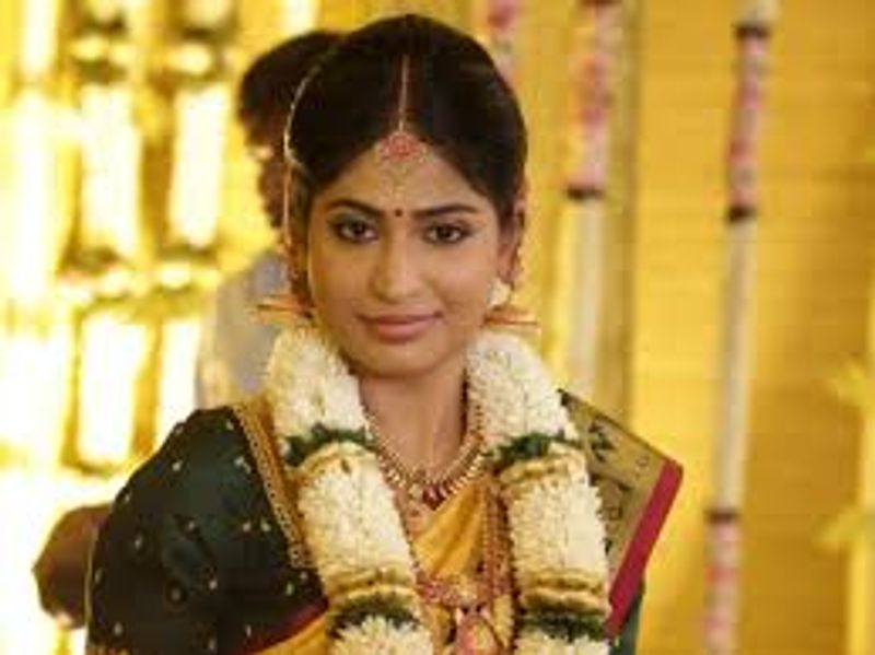 கொரோனா வைரஸ் காரணமாக போடப்பட்ட ஊரடங்கால் அணைத்து சின்னத்திரை படப்பிடிப்பு பணிகளும் நிறுத்தப்பட்ட நிலையில் 10 ஆம் தேதி முதல் மீண்டும் படப்பிடிப்பு துவங்கியுள்ளது. அதிகபட்சம் 60 பேர்களை கொண்டு நடத்திக்கொள்ள அனுமதியளித்துள்ளது. அந்த வகையில் நாயகி சீரியல் பணிகளும் படு வேகமாக நடைபெற்று வருகிறது.