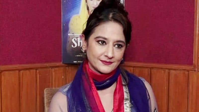 बीमारी के चलते जब पूजा के पति और फैमिली वालों ने उन्हें अकेला छोड़ दिया तो उनकी हालत इतनी बिगड़ गई कि पूजा का वजन महज 23 किलो रह गया था। तब सलमान के बीइंग ह्यूमन फाउंडेशन ने 10 महीनों तक पूजा के इलाज का खर्च उठाया था।