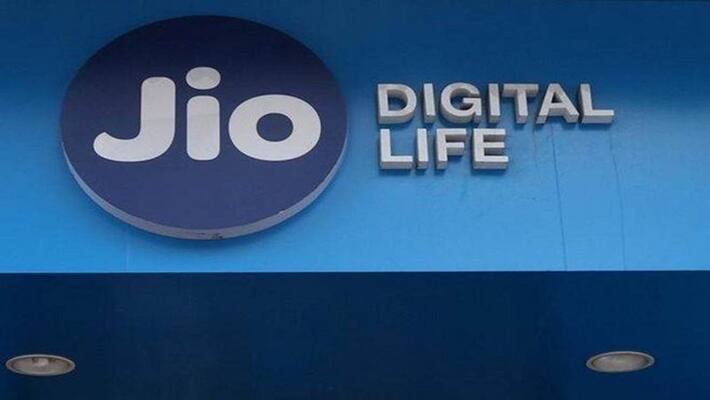 Jio offers carry forward your credit limit from existing operator for JioPostpaid Plus customers ckm Jio offers carry forward your credit limit from existing operator for JioPostpaid Plus customers ckm