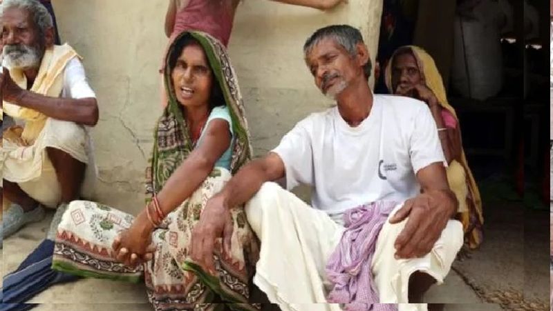 विकेश के पिता नागेश्वर राय ने कहा कि हम लोगों ने काफी विरोध किया और अपने बेटे की लाश को लेकर वापस भारत की सीमा में आए। घटनास्थल पर मौजूद चश्मदीदों ने भारत और नेपाल की सीमा पर तैनात सशस्त्र सीमा बल (एसएसबी) के जवानों से भी नाराजगी जताई।