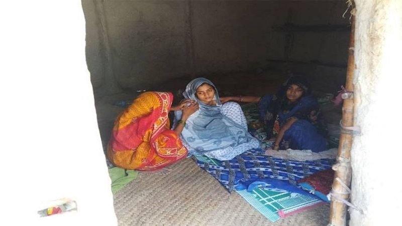 लगन राय ने बताया कि उनका बेटा नेपाल की सीमा में था और वह ससुराल के परिजनों से मिलने नेपाल के सरलाही में था। वहीं, विकेश की अभी दो साल पहले ही शादी हुई थी। वह अपनी पत्नी के साथ पिछले साल ही रोजी-रोटी के लिए पंजाब के लुधियाना गया था। वह लॉकडाउन में ही लौटा था। विकेश की गर्भवती पत्नी गूंजा और परिजनों का रो-रोकर बुरा हाल है।