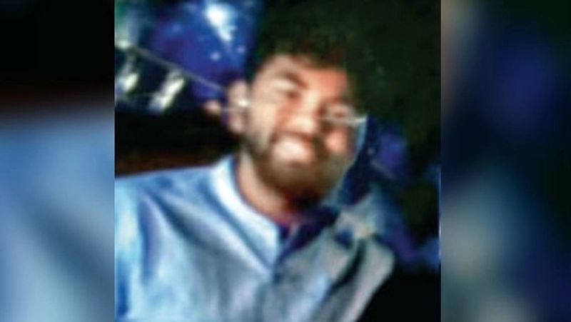 बैतूल निवासी 24 वर्षीय आयुष ने इसी कॉलजे से एमबीबीएस किया है और वह इंटर्नशिप कर रहा था। उसकी प्रेमिका भी उसके साथ ही इंटर्नशिप कर रही थी। बता दें कि लॉकडाउन के कारण छात्रा अपने घर चली गई थी। वह एक दिन पहले ही अपने गांव से हॉस्टल में आई थी। 